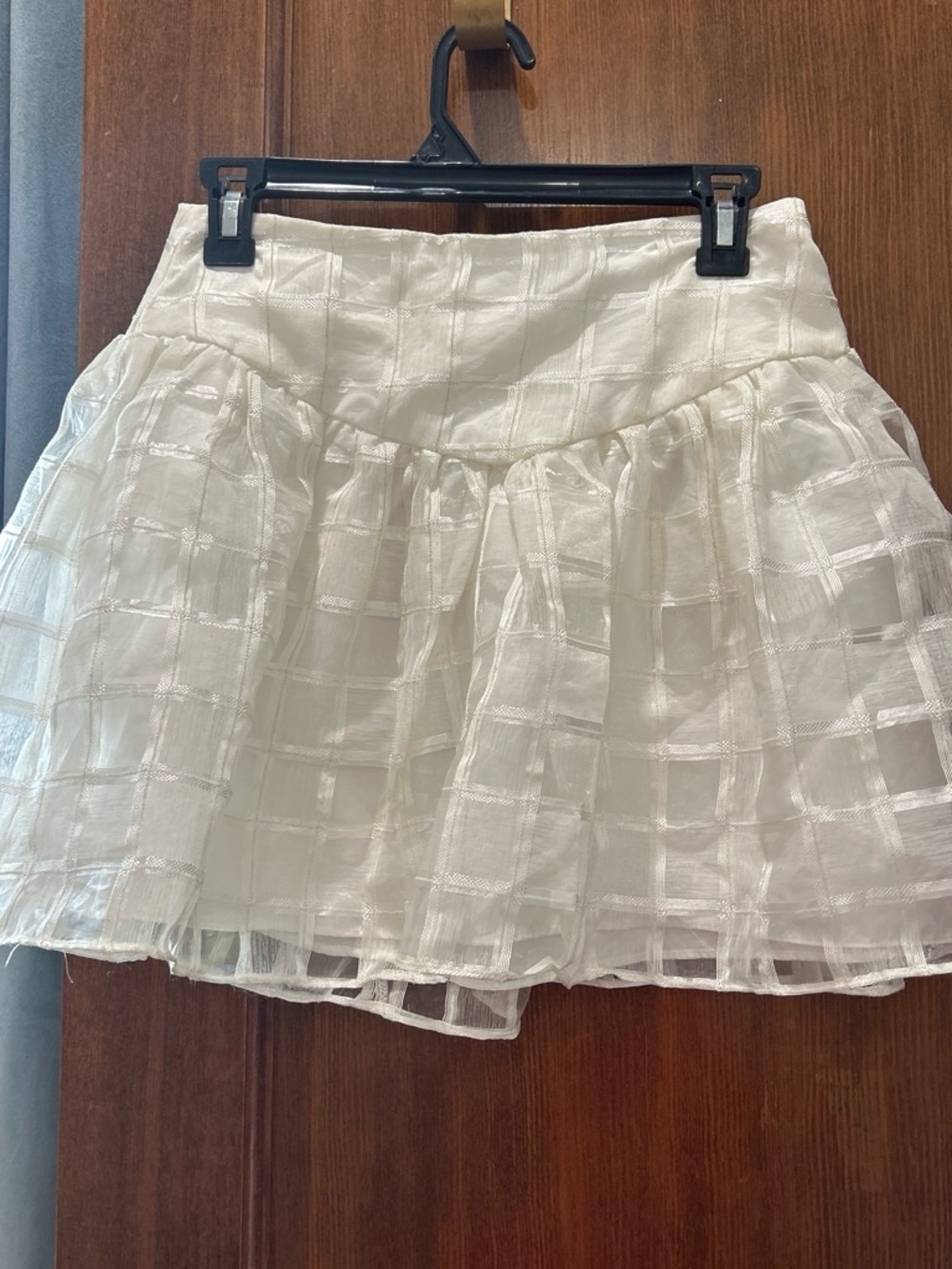 DO+BE White Grid-Texture Tiered Mini Skirt